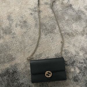 Gucci chain bag… color black and silver chain